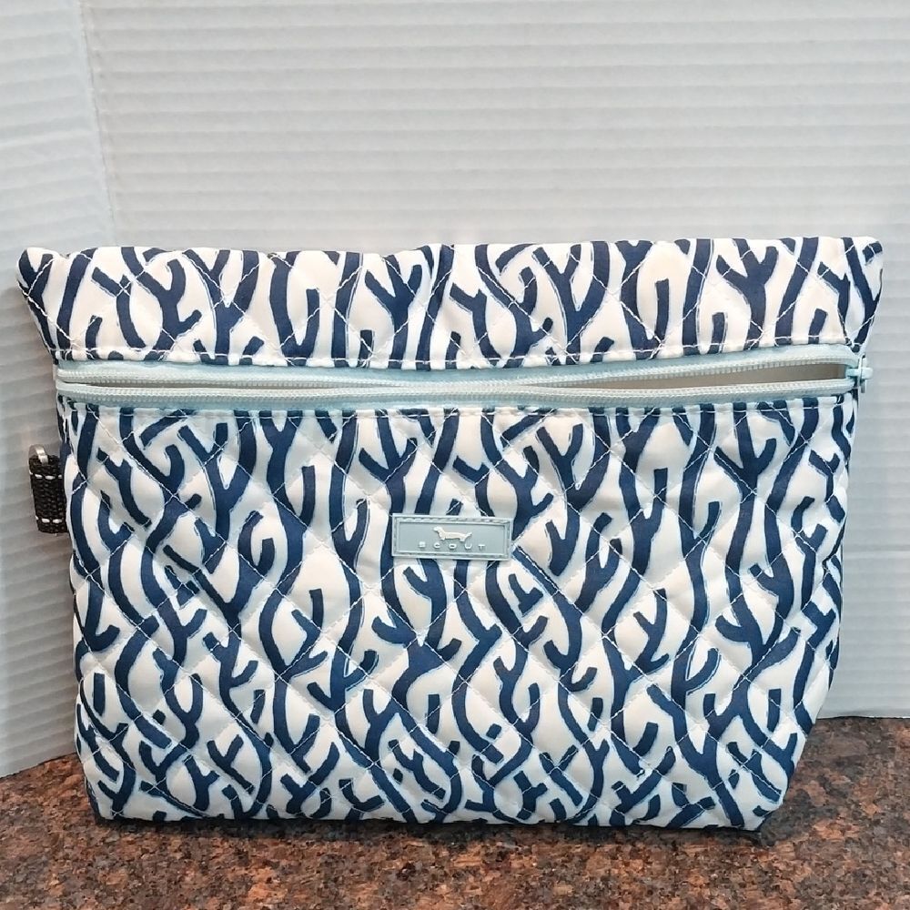 Scout Navy and White Cosmetic Bag